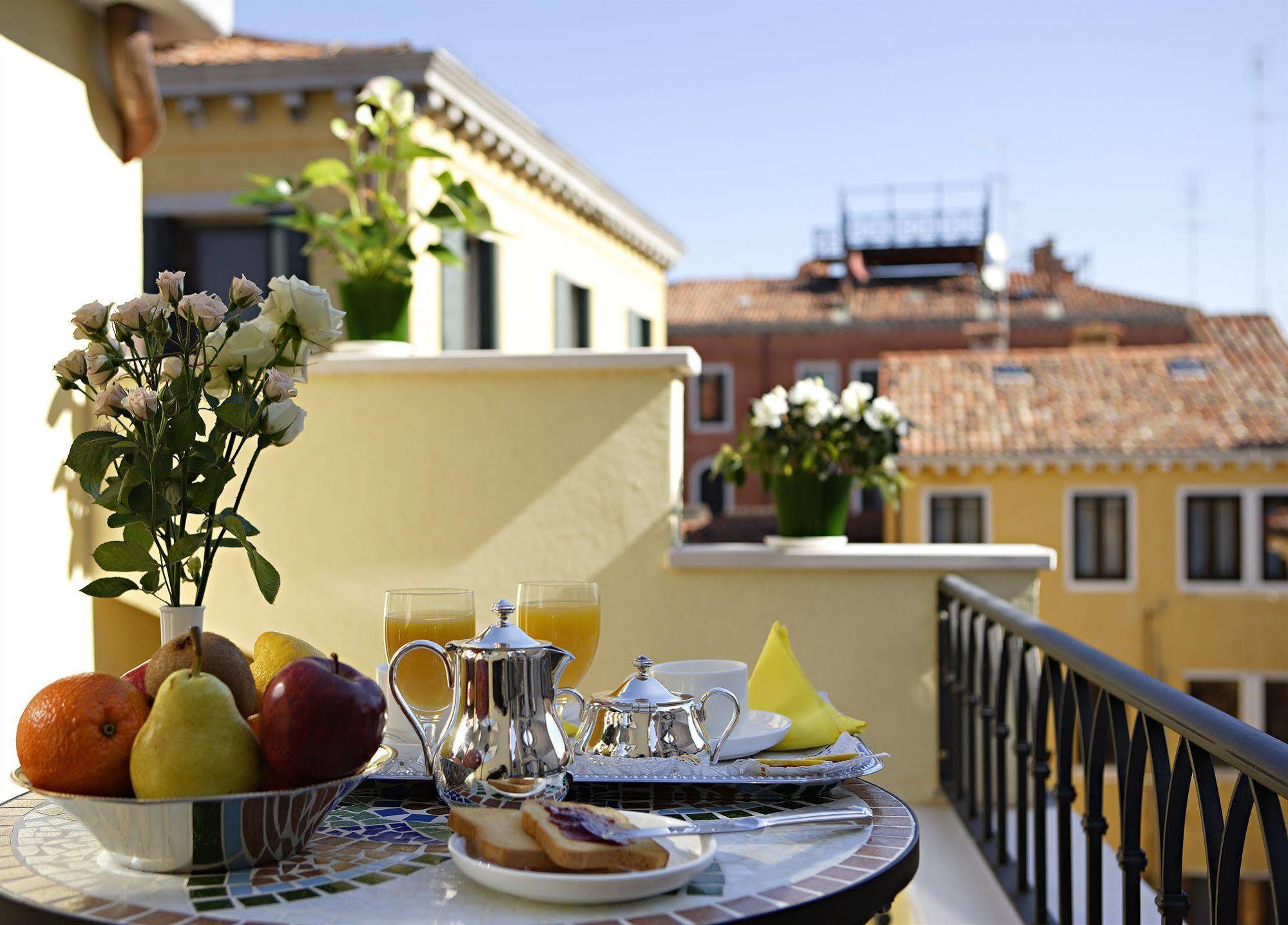 Hotel Carlton Capri Venice Room photo